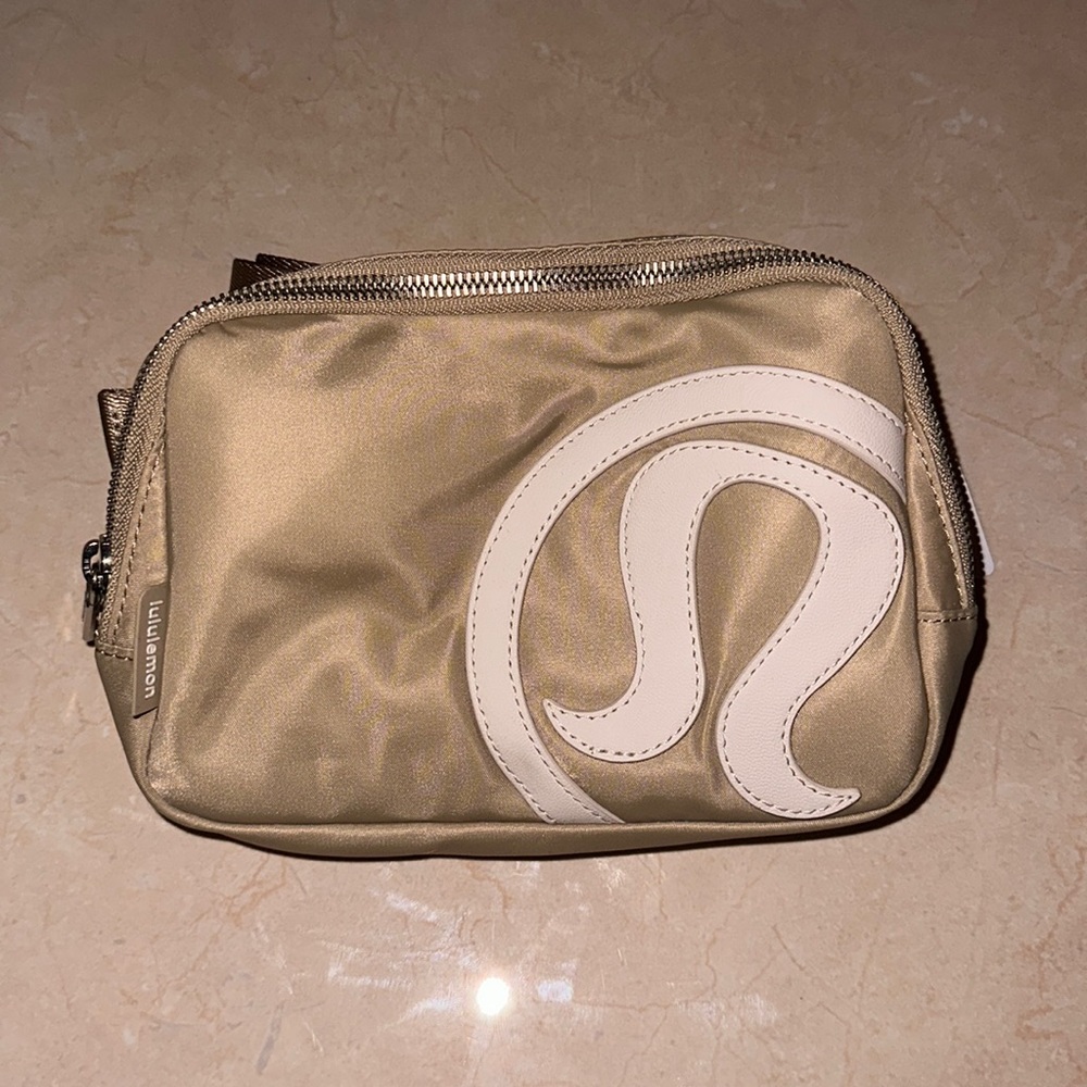 Lululemon large logo everywhere belt bag